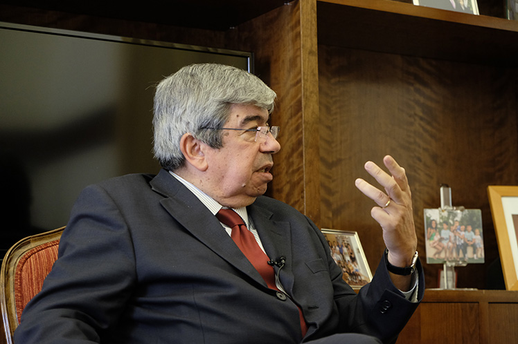 “A seriedade política de António Costa contrasta com a postura do primeiro-ministro”