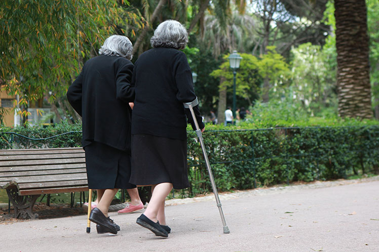 Governo faz manobra de diversão eleitoral com idosos