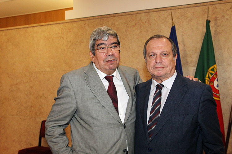 Eduardo Ferro Rodrigues candidato a presidente da AR. Carlos César proposto para líder parlamentar