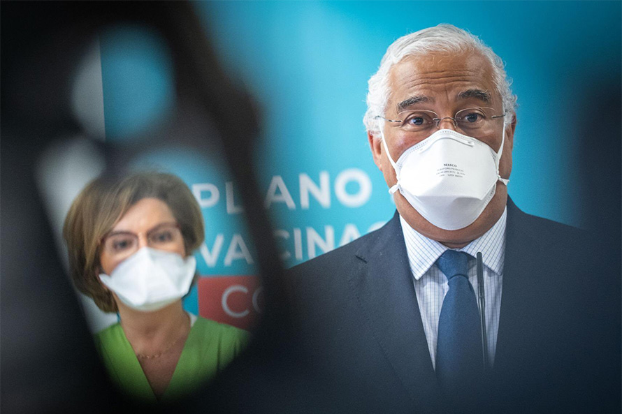 António Costa e presidente da Comissão pedem mobilização para aumento da produção de vacinas