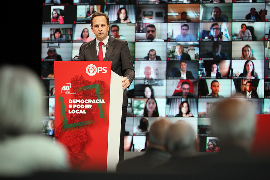 Fernando Medina elogia percurso do PS e diz-se orgulhoso por pertencer à família socialista