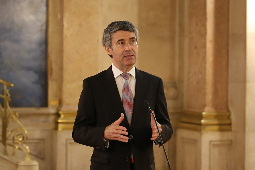 José Luís Carneiro congratula o Governo por Portugal ter sido o primeiro país a ver aprovado o plano nacional