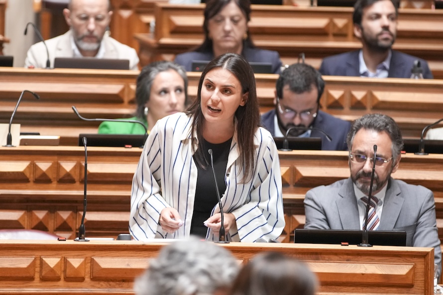 Governo apresenta “retrocesso” para os jovens e as famílias