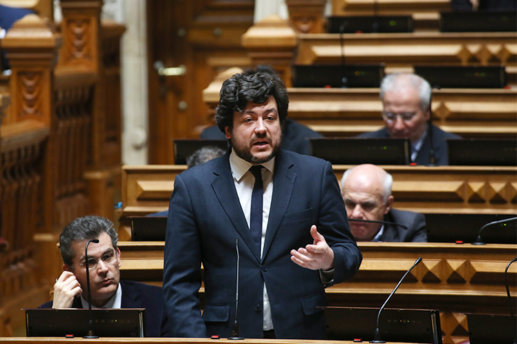 Restaurar a confiança nas instituições