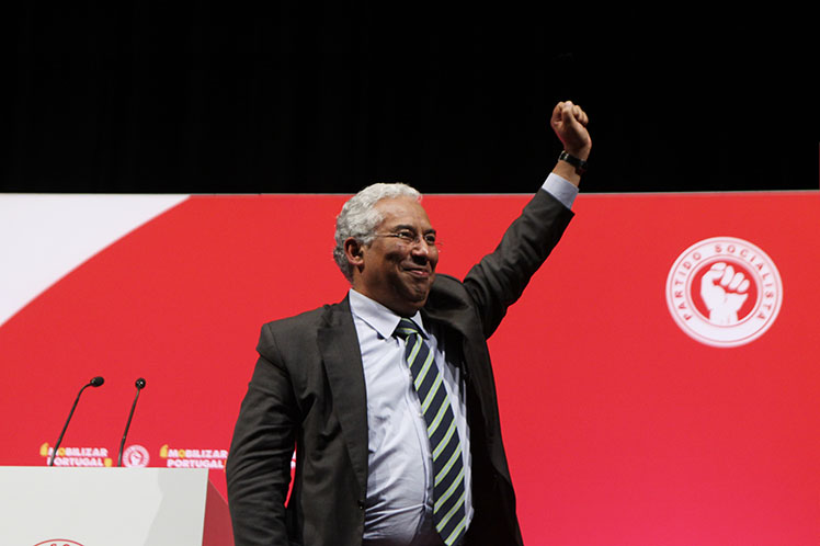 No país de abril quem escolhe os governos é o povo