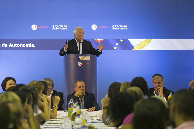 Vinte anos de governação socialista nos Açores trouxeram mais coesão social e finanças públicas sãs