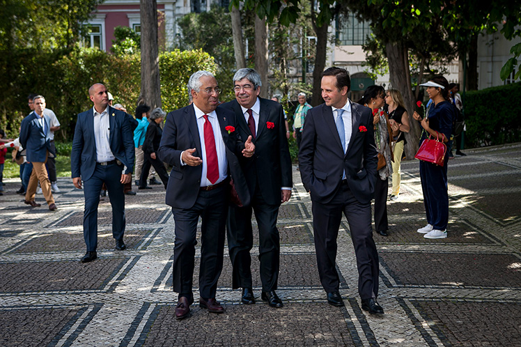 Primeiro-ministro abre jardins de São Bento às comemorações de Abril