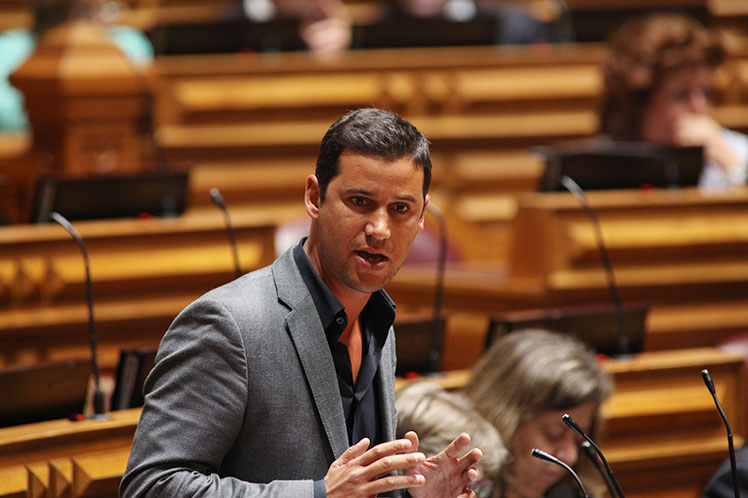 Crescimento ficou abaixo de todas as estimativas