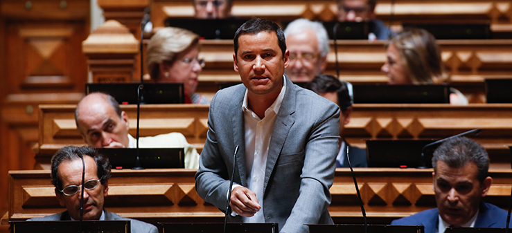 Direita confunde austeridade que fez e cortes que hoje não existem