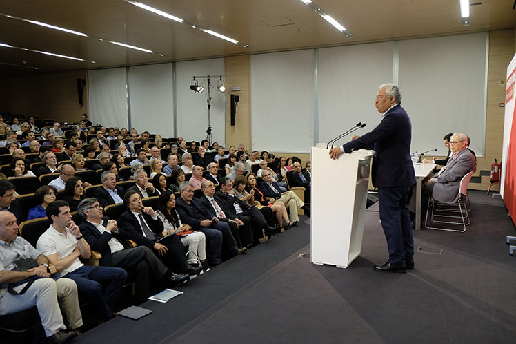 Este Governo é pior que a troica