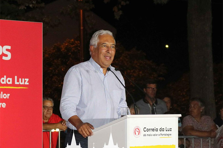 Dar força aos autarcas do PS para sustentar a mudança política no país