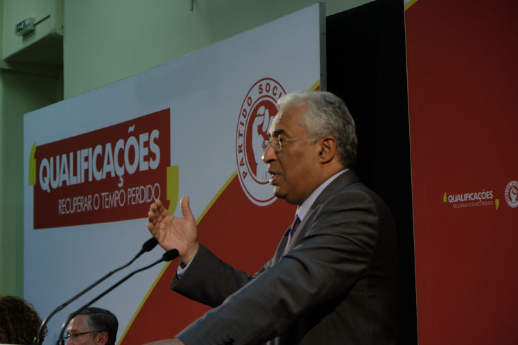 Estabilizar a escola e atingir metas europeias