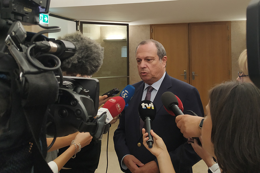 Acordos à esquerda podem ser repetidos