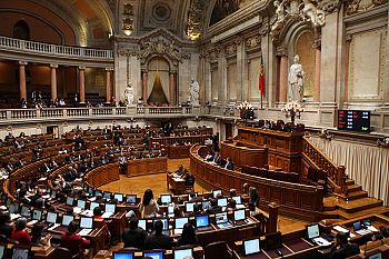 Passos Coelho devia pedir desculpa aos portugueses