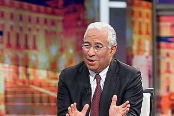 A direita fala de números e o PS de pessoas