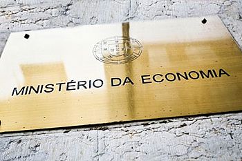 Trabalhadores a ganhar o salário mínimo aumentaram 73,6%