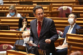Porfírio Silva sublinha investimento do Governo na educação e acusa PSD de não saber "ler os números"