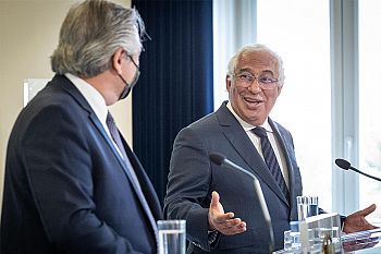 Esforço conjunto de produção e distribuição de vacinas está a ser decisivo para ganhar o combate à pandemia