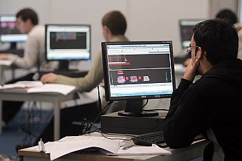 Incentivo à fixação no mercado de trabalho conquista mais de 100 mil jovens