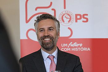ABRIL ENTRE A MEMÓRIA E A ESPERANÇA