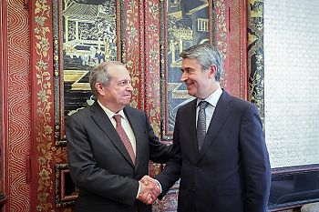 Carlos César manifesta apoio a José Luís Carneiro para “relançar a energia” do PS