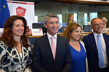 José Luís Carneiro leva prioridades do PS a Bruxelas e reforça aposta numa Europa Social