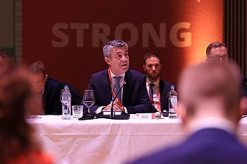 José Luís Carneiro alerta para riscos do populismo e defende resposta com “soluções concretas” para os cidadãos