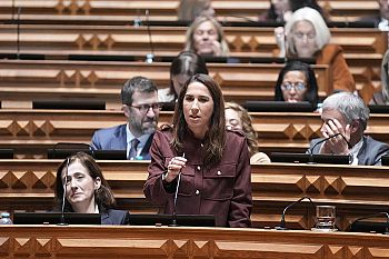 PS quer um acelerador de carreiras para tratar de forma igual todos os trabalhadores