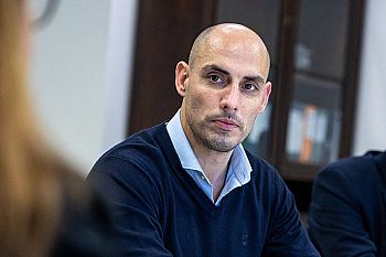 Défice agrava-se para 220 milhões de euros e PS alerta para impacto da má gestão nas famílias e empresas