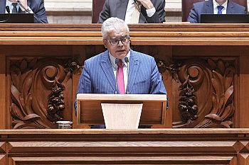 PS alerta para a urgência de se reforçar os apoios à comunidade portuguesa na Venezuela