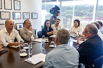 Francisco César exige pagamento imediato dos 23 milhões prometidos aos agricultores açorianos