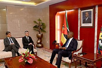 José Luís Carneiro garante compromisso do PS para o desenvolvimento de Moçambique