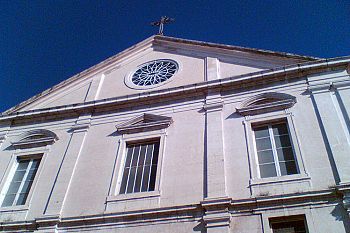 Feriados civis e religiosos repostos ao mesmo tempo