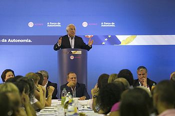 Vinte anos de governação socialista nos Açores trouxeram mais coesão social e finanças públicas sãs