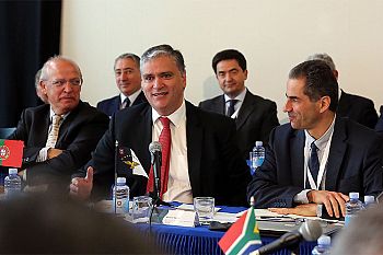 Compromisso com a ciência e o conhecimento