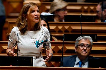 Iniciativa do CDS é “desprestigiante” para debate parlamentar