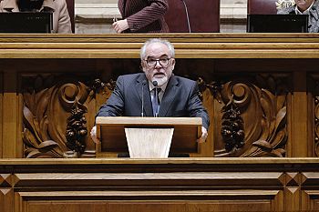 Não seremos parceiros da estratégia do Governo
