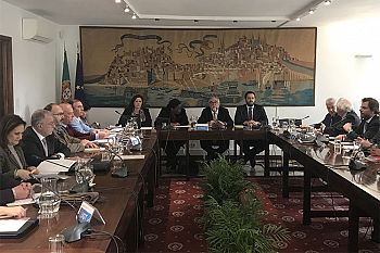 Limitar contratos a termo e criar estímulos para as empresas