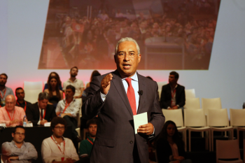 Voltar a pôr as pessoas no centro da politica