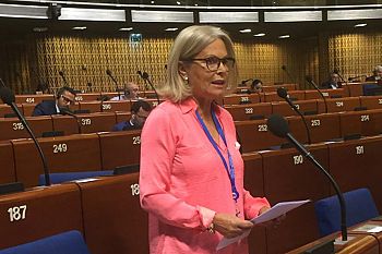 Edite Estrela insta Europa a seguir caminho de Portugal nos direitos dos homossexuais
