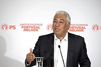 Líder socialista avisa que portugueses não compreenderiam se a maioria de esquerda entrasse em rutura