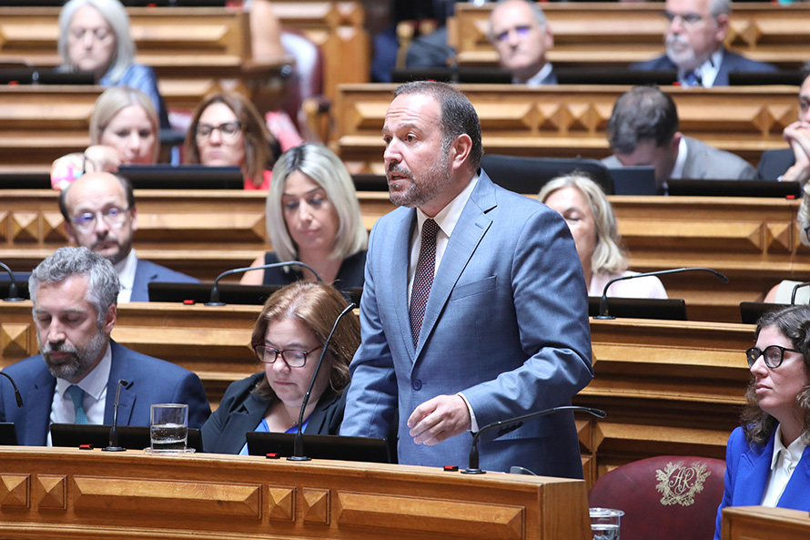 Francisco César critica incumprimento de promessas feitas aos Açores