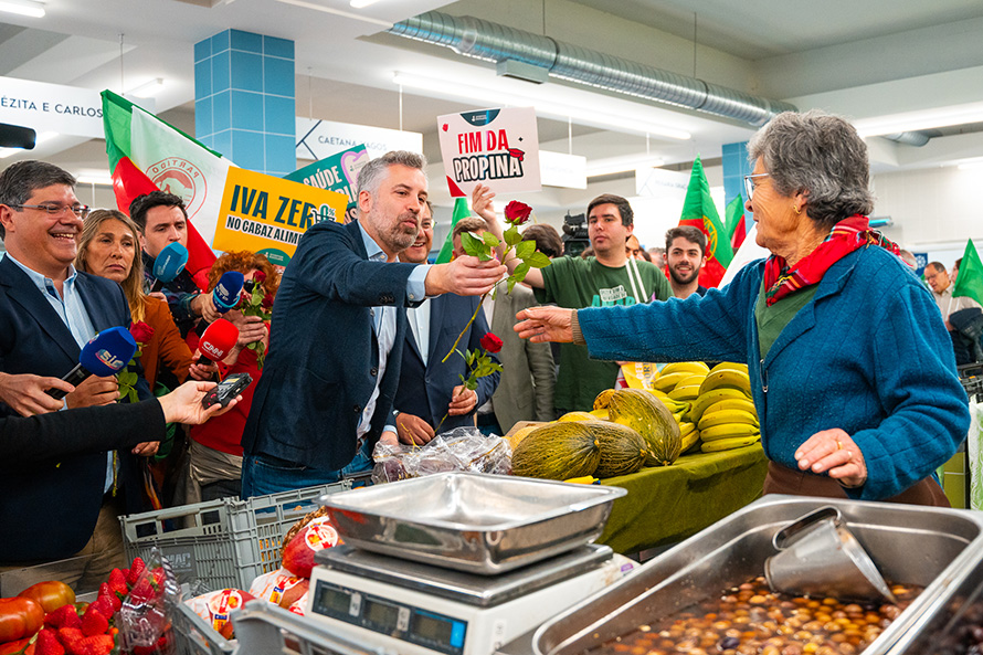 Pedro Nuno Santos em Leiria destaca IVA zero no cabaz alimentar e aposta na indústria