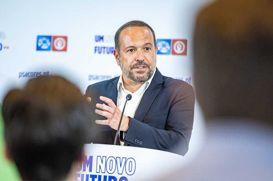 Francisco César denuncia situação ‘indigna’ nos transportes e responsabiliza Governo Regional