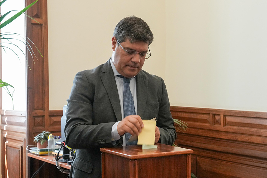 Eurico Brilhante Dias eleito líder parlamentar do Partido Socialista