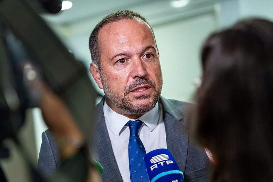 Francisco César afirma que reunião do Conselho de Ministros trouxe uma mão-cheia de nada para os Açores