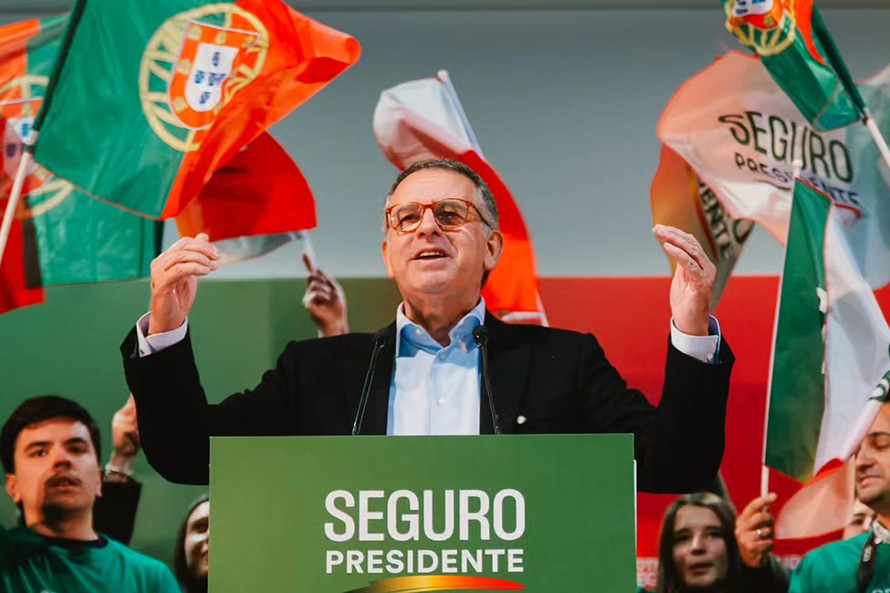 António José Seguro vê “onda de confiança” na passagem por Lisboa e Santarém