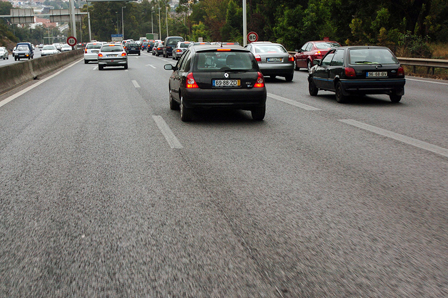 Isenção de portagens para veículos pesados na A41, A19 e A8 avança após clarificação de norma apresentada pelo PS