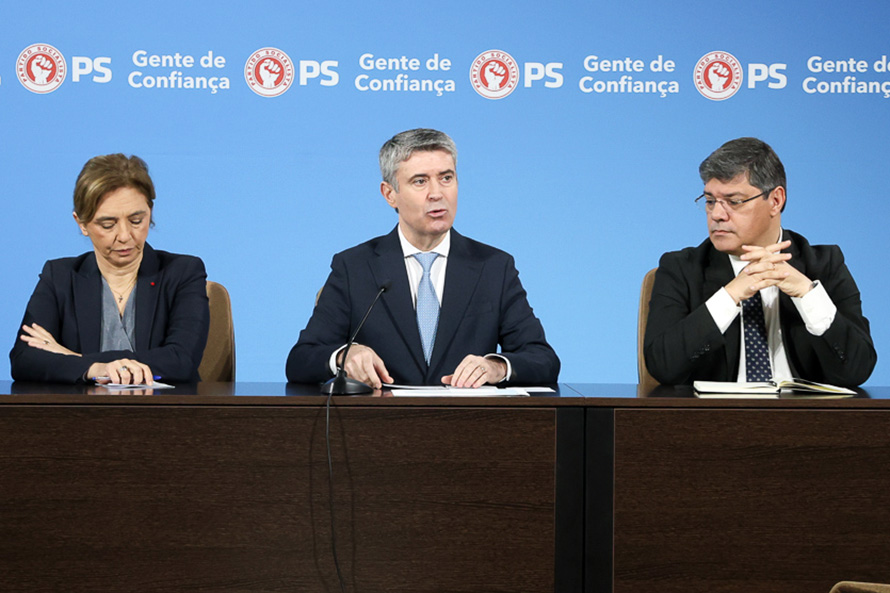 José Luís Carneiro salienta postura construtiva do PS e exige clareza a Luís Montenegro