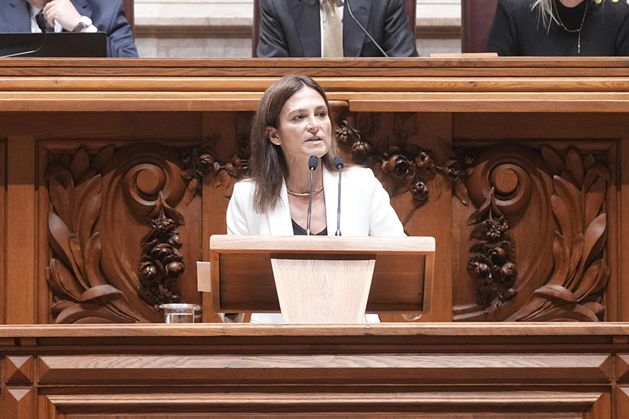 Isabel Moreira lamenta que “cartilha da extrema-direita” tenha democratas como cúmplices